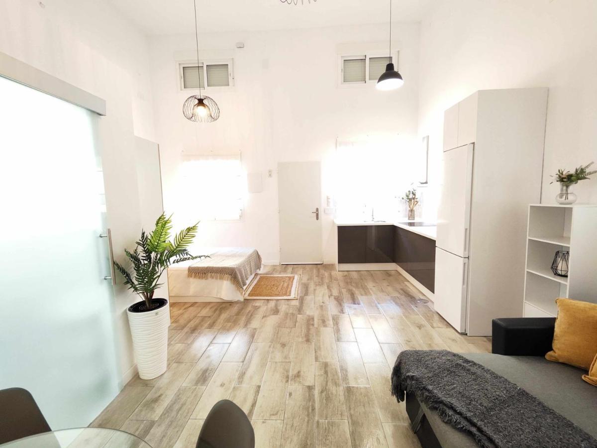 La Victoria Suites Malaga Bagian luar foto