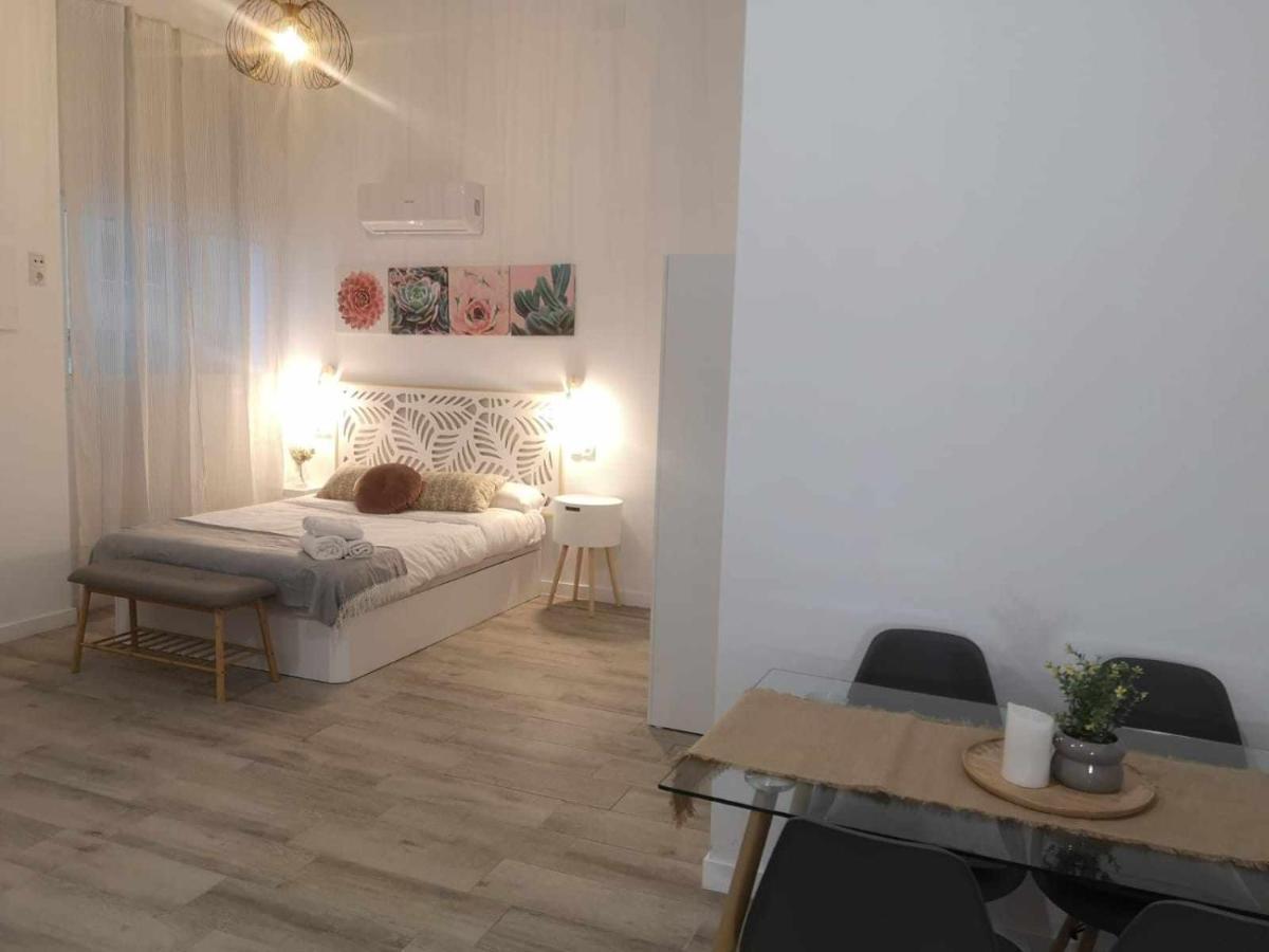 La Victoria Suites Malaga Bagian luar foto