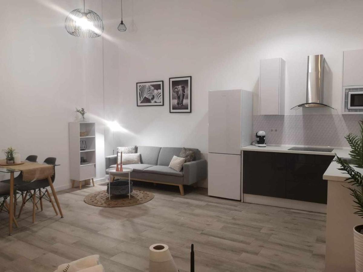 La Victoria Suites Malaga Bagian luar foto
