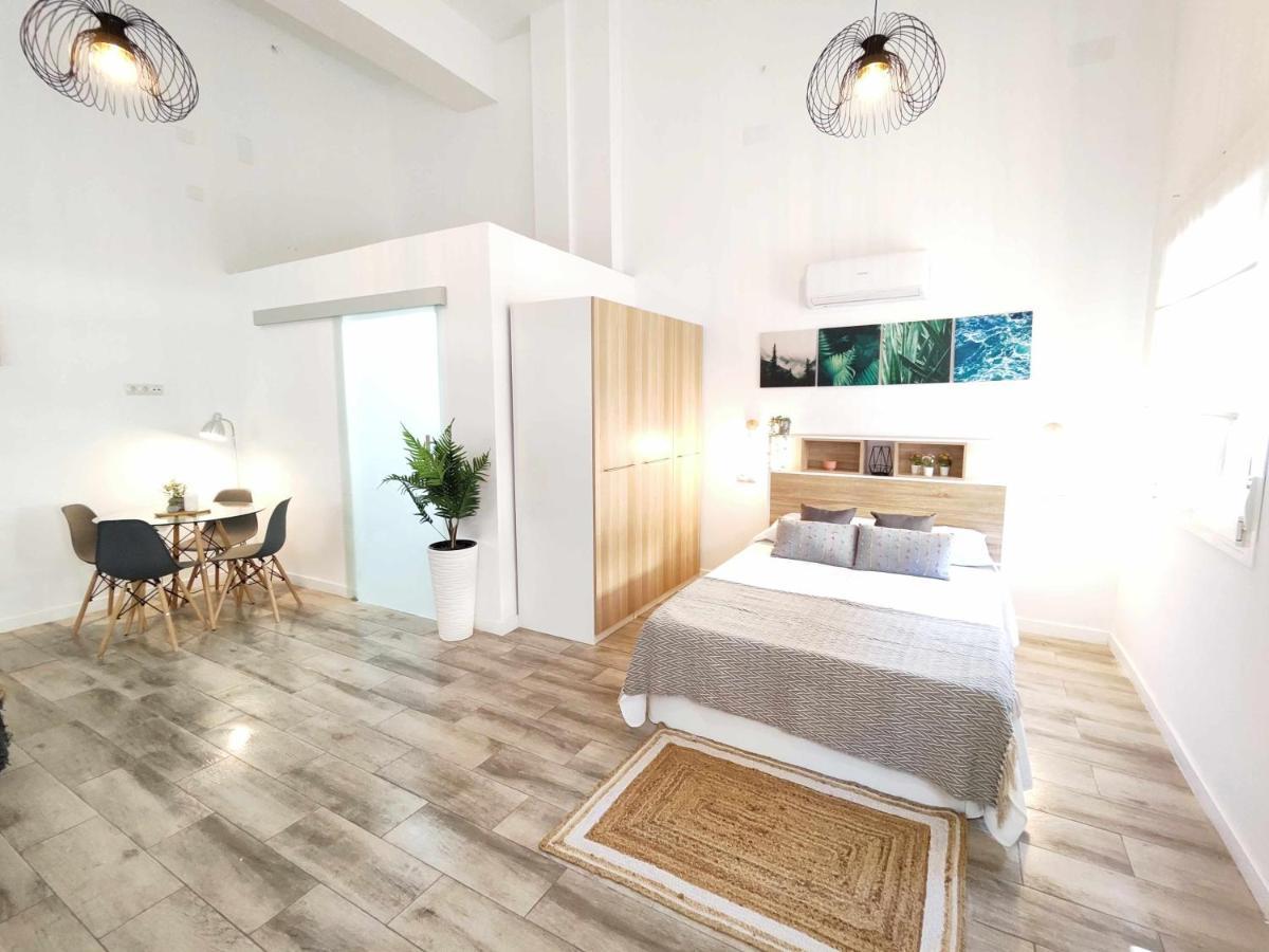 La Victoria Suites Malaga Bagian luar foto