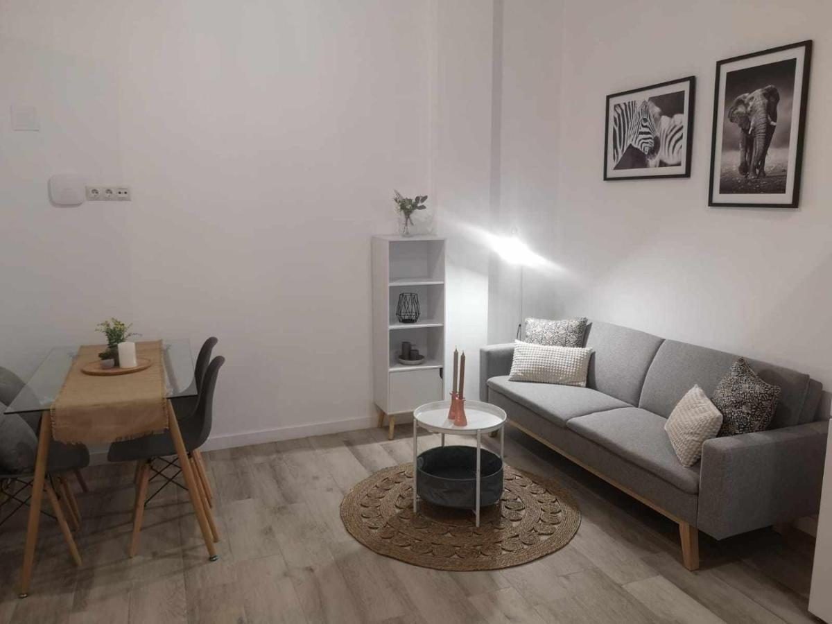 La Victoria Suites Malaga Bagian luar foto