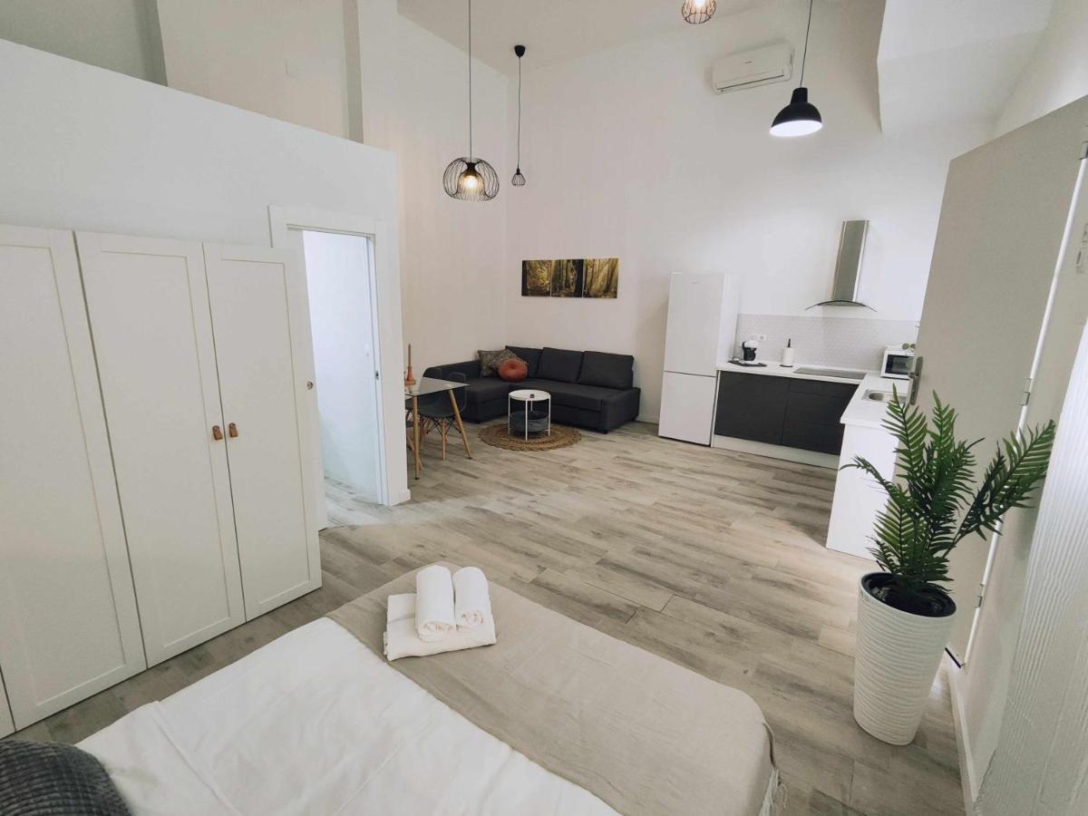 La Victoria Suites Malaga Bagian luar foto