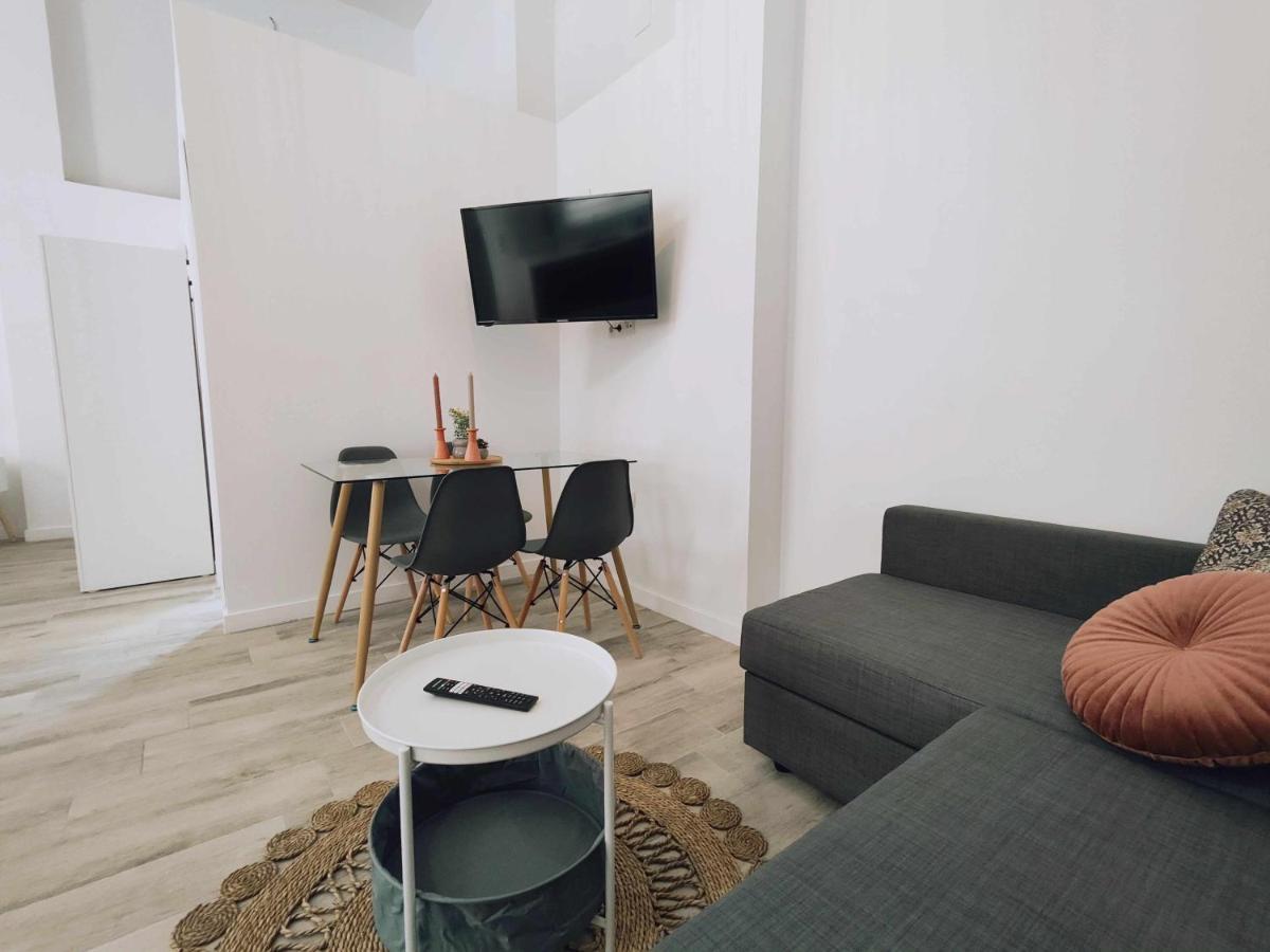 La Victoria Suites Malaga Bagian luar foto