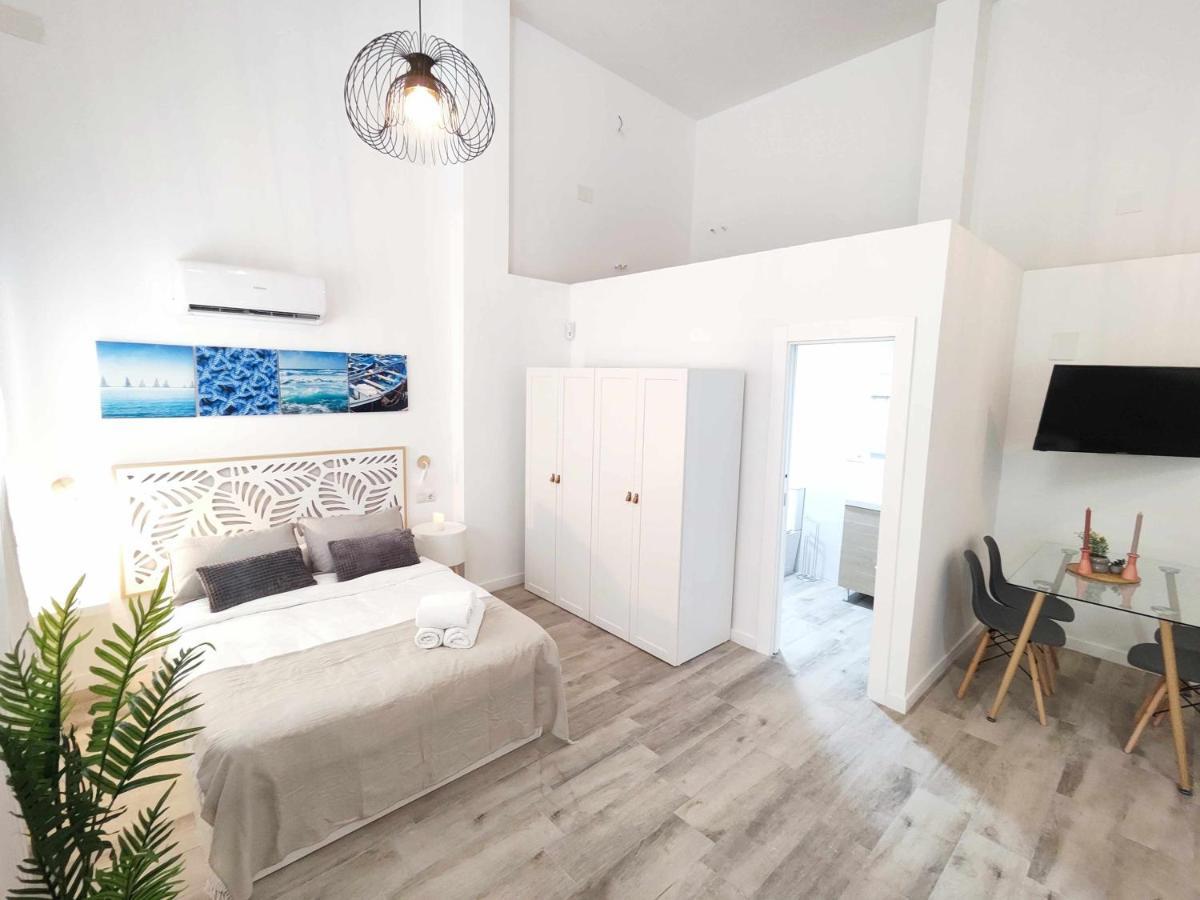 La Victoria Suites Malaga Bagian luar foto